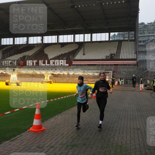 07.12.2025 - St. Pauli X-Mass-Run No. 15 Fabian Wolf http://msf.ph/oto/9373419 07.12.2025 09:54:12 Ziel 1375, 2651, 2900, 3338 meine-sportfotos.de
