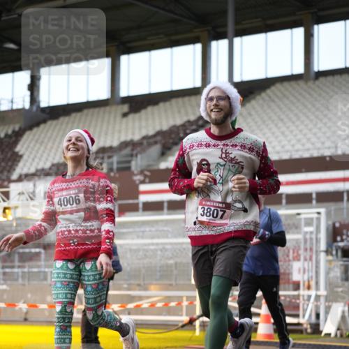 07.12.2025 - St. Pauli X-Mass-Run No. 15 Patografie http://msf.ph/oto/9373433 07.12.2025 12:03:23 Ziel 267, 3282, 3807, 3937, 3941, 3943, 4006, 4022, 4024, 4241, 4247, 4726, 4731, 4732, 4741, 4746, 5007 meine-sportfotos.de