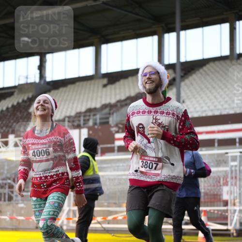 07.12.2025 - St. Pauli X-Mass-Run No. 15 Patografie http://msf.ph/oto/9373435 07.12.2025 12:03:23 Ziel 267, 3282, 3807, 3937, 3941, 3943, 4006, 4022, 4024, 4241, 4247, 4726, 4731, 4732, 4741, 4746, 5007 meine-sportfotos.de