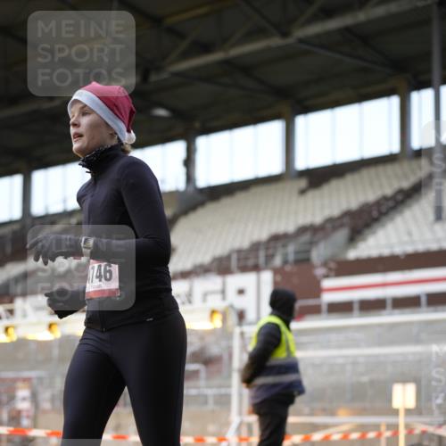 07.12.2025 - St. Pauli X-Mass-Run No. 15 Patografie http://msf.ph/oto/9373451 07.12.2025 12:03:29 Ziel 255, 258, 263, 3807, 4006, 4022, 4221, 4224, 4241, 4247, 4726, 4731, 4732, 4746, 5007 meine-sportfotos.de