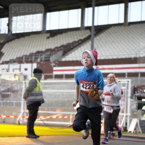 07.12.2025 - St. Pauli X-Mass-Run No. 15 Patografie http://msf.ph/oto/9373453 07.12.2025 12:03:30 Ziel 255, 258, 263, 723, 3807, 4006, 4022, 4221, 4224, 4241, 4247, 4726, 4731, 4732, 4746, 5007 meine-sportfotos.de