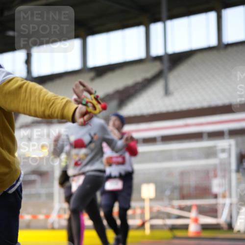 07.12.2025 - St. Pauli X-Mass-Run No. 15 Patografie http://msf.ph/oto/9373460 07.12.2025 12:03:31 Ziel 255, 258, 263, 723, 3081, 3082, 3807, 4006, 4022, 4221, 4224, 4241, 4247, 4726, 4731, 4732, 4742, 4746, 5007 meine-sportfotos.de