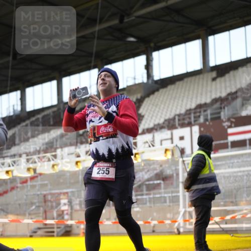07.12.2025 - St. Pauli X-Mass-Run No. 15 Patografie http://msf.ph/oto/9373464 07.12.2025 12:03:32 Ziel 255, 258, 263, 723, 3081, 3082, 3807, 3996, 3997, 4006, 4022, 4221, 4224, 4241, 4247, 4726, 4731, 4742, 4746, 5007 meine-sportfotos.de