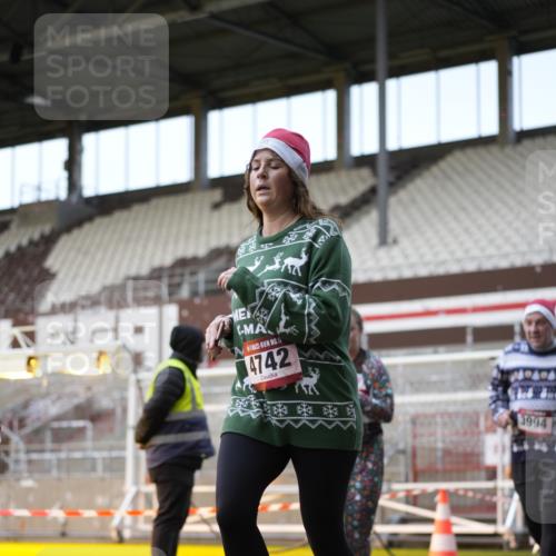 07.12.2025 - St. Pauli X-Mass-Run No. 15 Patografie http://msf.ph/oto/9373474 07.12.2025 12:03:37 Ziel 255, 258, 263, 723, 3081, 3082, 3316, 3317, 3807, 3994, 3996, 3997, 4006, 4011, 4021, 4022, 4221, 4224, 4241, 4247, 4726, 4731, 4742, 4746 meine-sportfotos.de