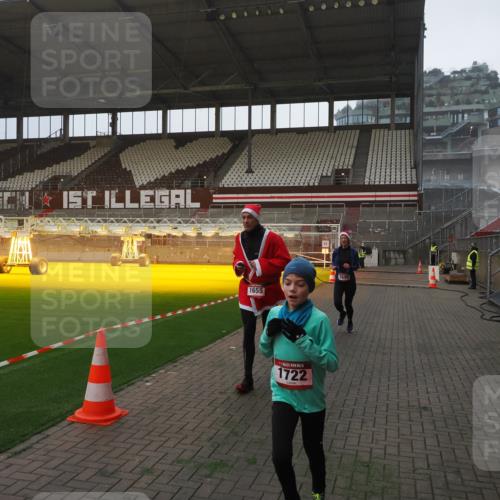 07.12.2025 - St. Pauli X-Mass-Run No. 15 Fabian Wolf http://msf.ph/oto/9373480 07.12.2025 09:54:46 Ziel 1649, 1655, 1722, 2209, 2703 meine-sportfotos.de
