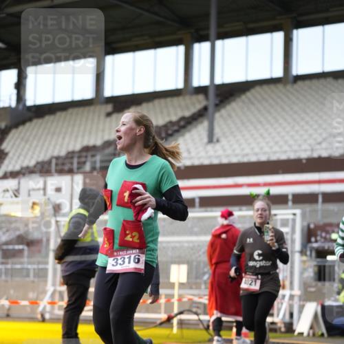 07.12.2025 - St. Pauli X-Mass-Run No. 15 Patografie http://msf.ph/oto/9373483 07.12.2025 12:03:40 Ziel 255, 258, 263, 723, 3081, 3082, 3316, 3317, 3994, 3996, 3997, 4011, 4021, 4221, 4224, 4247, 4726, 4731, 4742, 4746 meine-sportfotos.de