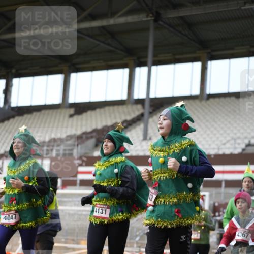 07.12.2025 - St. Pauli X-Mass-Run No. 15 Patografie http://msf.ph/oto/9373493 07.12.2025 12:03:53 Ziel 1236, 1357, 3316, 3317, 3753, 3851, 3994, 4011, 4021, 4047, 4049, 4131, 4365, 4367 meine-sportfotos.de