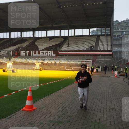 07.12.2025 - St. Pauli X-Mass-Run No. 15 Fabian Wolf http://msf.ph/oto/9373500 07.12.2025 09:55:02 Ziel 1649, 4088 meine-sportfotos.de