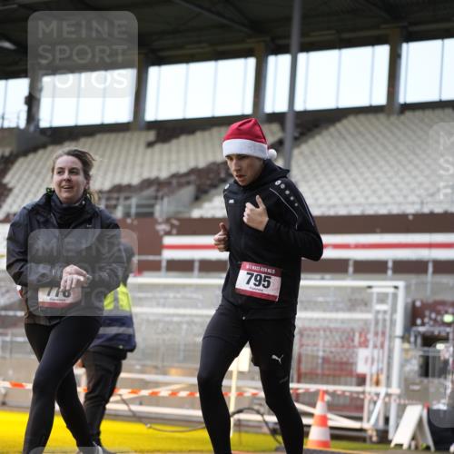 07.12.2025 - St. Pauli X-Mass-Run No. 15 Patografie http://msf.ph/oto/9373505 07.12.2025 12:04:01 Ziel 778, 795, 923, 1236, 1357, 2091, 2398, 3121, 3705, 3753, 3851, 3983, 3985, 4047, 4049, 4131, 4365, 4367 meine-sportfotos.de