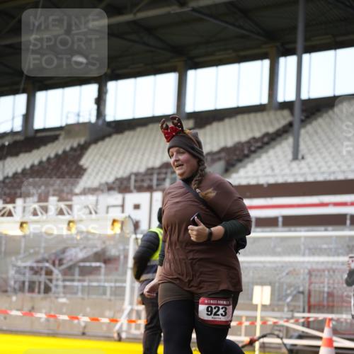 07.12.2025 - St. Pauli X-Mass-Run No. 15 Patografie http://msf.ph/oto/9373508 07.12.2025 12:04:03 Ziel 778, 795, 923, 1228, 1231, 1236, 1357, 2091, 2398, 3121, 3705, 3753, 3851, 3983, 3985, 4047, 4049, 4131, 4302, 4305, 4311, 4365, 4367 meine-sportfotos.de