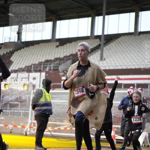 07.12.2025 - St. Pauli X-Mass-Run No. 15 Patografie http://msf.ph/oto/9373522 07.12.2025 12:04:06 Ziel 778, 795, 923, 1228, 1231, 1236, 1357, 1504, 2091, 2398, 3121, 3705, 3753, 3851, 3983, 3985, 4008, 4047, 4049, 4131, 4302, 4305, 4311, 4365, 4367, 4728 meine-sportfotos.de
