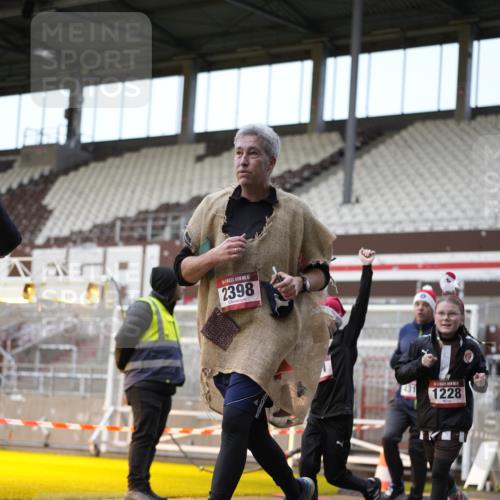 07.12.2025 - St. Pauli X-Mass-Run No. 15 Patografie http://msf.ph/oto/9373524 07.12.2025 12:04:06 Ziel 778, 795, 923, 1228, 1231, 1236, 1357, 1504, 2091, 2398, 3121, 3705, 3753, 3851, 3983, 3985, 4008, 4047, 4049, 4131, 4302, 4305, 4311, 4365, 4367, 4728 meine-sportfotos.de