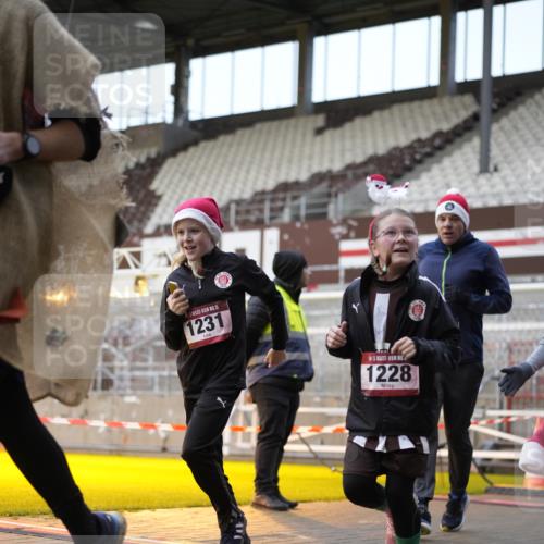 07.12.2025 - St. Pauli X-Mass-Run No. 15 Patografie http://msf.ph/oto/9373528 07.12.2025 12:04:07 Ziel 778, 795, 923, 1228, 1231, 1236, 1357, 1504, 2091, 2398, 3121, 3705, 3753, 3851, 3983, 3985, 4008, 4047, 4049, 4131, 4302, 4305, 4311, 4365, 4367, 4374, 4386, 4728 meine-sportfotos.de