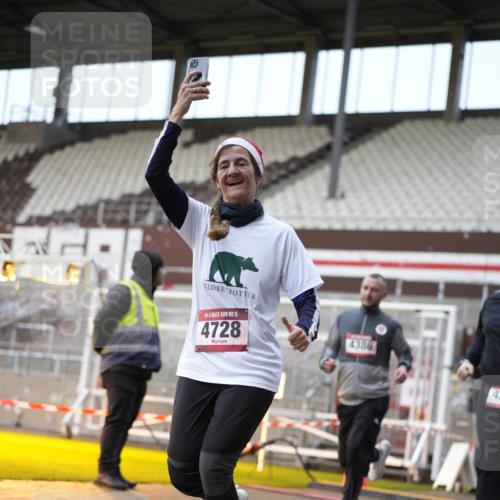 07.12.2025 - St. Pauli X-Mass-Run No. 15 Patografie http://msf.ph/oto/9373541 07.12.2025 12:04:11 Ziel 778, 795, 923, 1228, 1231, 1490, 1504, 2091, 2398, 3121, 3705, 3983, 3985, 4008, 4302, 4305, 4311, 4374, 4375, 4386, 4728 meine-sportfotos.de