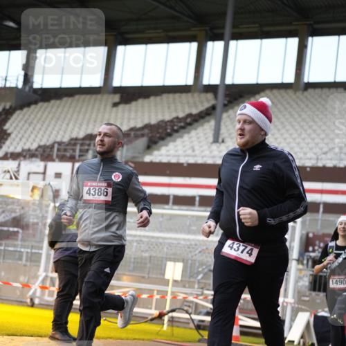 07.12.2025 - St. Pauli X-Mass-Run No. 15 Patografie http://msf.ph/oto/9373543 07.12.2025 12:04:12 Ziel 778, 795, 923, 1228, 1231, 1490, 1504, 2091, 2398, 3121, 3705, 3983, 3985, 4008, 4302, 4305, 4311, 4374, 4375, 4386, 4728 meine-sportfotos.de