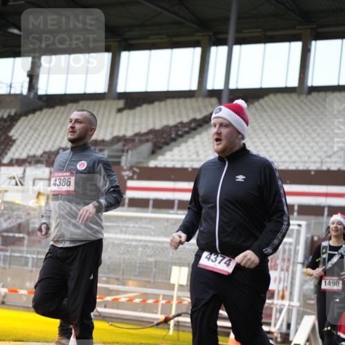 07.12.2025 - St. Pauli X-Mass-Run No. 15 Patografie http://msf.ph/oto/9373545 07.12.2025 12:04:12 Ziel 778, 795, 923, 1228, 1231, 1490, 1504, 2091, 2398, 3121, 3705, 3983, 3985, 4008, 4302, 4305, 4311, 4374, 4375, 4386, 4728 meine-sportfotos.de
