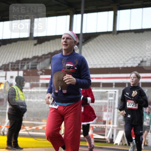 07.12.2025 - St. Pauli X-Mass-Run No. 15 Patografie http://msf.ph/oto/9373581 07.12.2025 12:04:34 Ziel 2404, 2410, 2769, 3604, 3675, 3688, 3725, 3833, 4056, 4059, 4417, 4418, 4420 meine-sportfotos.de