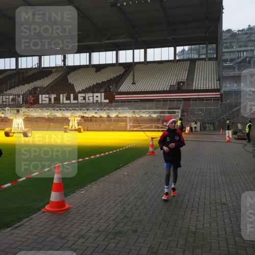 07.12.2025 - St. Pauli X-Mass-Run No. 15 Fabian Wolf http://msf.ph/oto/9373585 07.12.2025 09:55:57 Ziel 312, 3398 meine-sportfotos.de