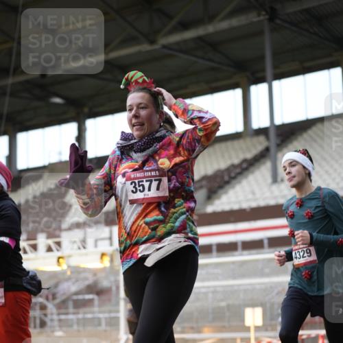 07.12.2025 - St. Pauli X-Mass-Run No. 15 Patografie http://msf.ph/oto/9373600 07.12.2025 12:04:46 Ziel 3021, 3175, 3176, 3487, 3569, 3577, 3581, 3604, 3688, 3725, 4329, 4417, 4418, 4420 meine-sportfotos.de