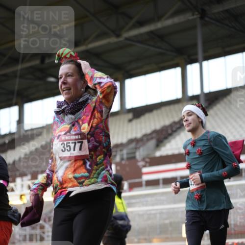 07.12.2025 - St. Pauli X-Mass-Run No. 15 Patografie http://msf.ph/oto/9373601 07.12.2025 12:04:46 Ziel 3021, 3175, 3176, 3487, 3569, 3577, 3581, 3604, 3688, 3725, 4329, 4417, 4418, 4420 meine-sportfotos.de