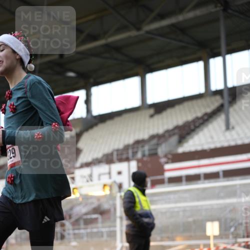 07.12.2025 - St. Pauli X-Mass-Run No. 15 Patografie http://msf.ph/oto/9373605 07.12.2025 12:04:46 Ziel 3021, 3175, 3176, 3487, 3569, 3577, 3581, 3604, 3688, 3725, 4329, 4417, 4418, 4420 meine-sportfotos.de