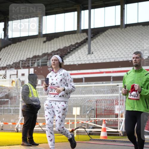 07.12.2025 - St. Pauli X-Mass-Run No. 15 Patografie http://msf.ph/oto/9373607 07.12.2025 12:04:48 Ziel 3021, 3175, 3176, 3487, 3569, 3577, 3581, 3604, 3688, 3725, 4329, 4417, 4418, 4420 meine-sportfotos.de