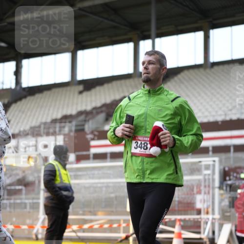 07.12.2025 - St. Pauli X-Mass-Run No. 15 Patografie http://msf.ph/oto/9373611 07.12.2025 12:04:49 Ziel 3021, 3175, 3176, 3487, 3569, 3577, 3581, 3604, 3688, 3725, 4329, 4417, 4418, 4420 meine-sportfotos.de