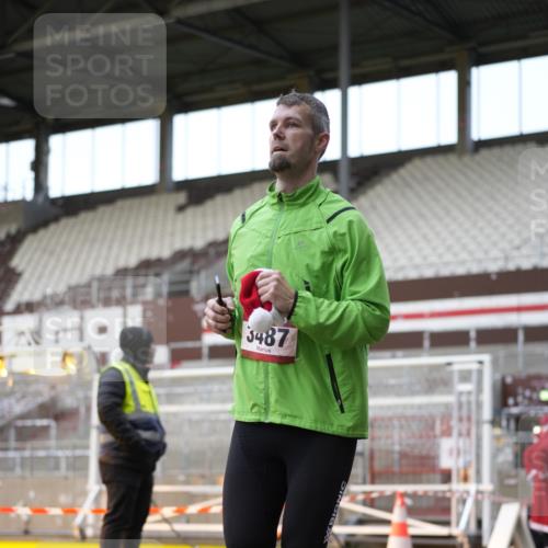 07.12.2025 - St. Pauli X-Mass-Run No. 15 Patografie http://msf.ph/oto/9373613 07.12.2025 12:04:49 Ziel 3021, 3175, 3176, 3487, 3569, 3577, 3581, 3604, 3688, 3725, 4329, 4417, 4418, 4420 meine-sportfotos.de