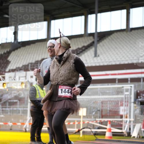 07.12.2025 - St. Pauli X-Mass-Run No. 15 Patografie http://msf.ph/oto/9373626 07.12.2025 12:05:01 Ziel 1304, 1444, 1445, 1446, 3175, 3176, 3268, 3273, 3279, 3372, 3487, 3569, 3577, 4329 meine-sportfotos.de