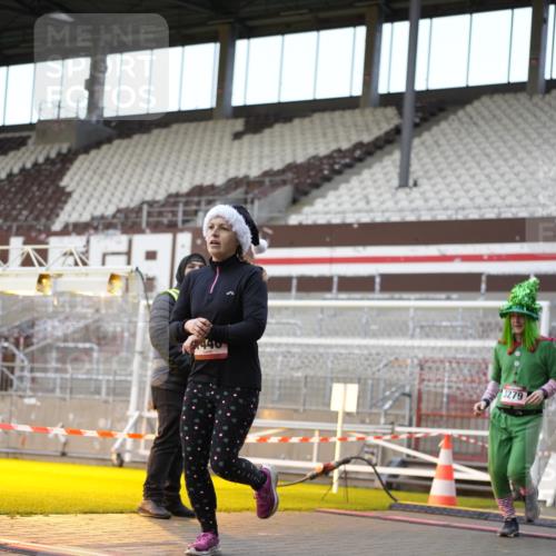 07.12.2025 - St. Pauli X-Mass-Run No. 15 Patografie http://msf.ph/oto/9373634 07.12.2025 12:05:04 Ziel 666, 860, 1304, 1444, 1445, 1446, 3268, 3273, 3279, 3372, 3569, 4748 meine-sportfotos.de