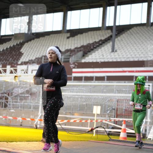 07.12.2025 - St. Pauli X-Mass-Run No. 15 Patografie http://msf.ph/oto/9373635 07.12.2025 12:05:04 Ziel 666, 860, 1304, 1444, 1445, 1446, 3268, 3273, 3279, 3372, 3569, 4748 meine-sportfotos.de
