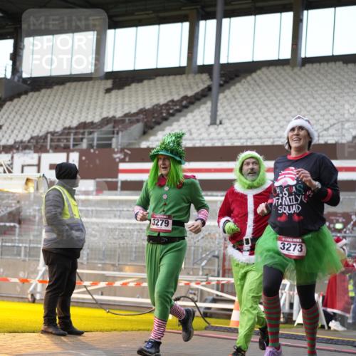 07.12.2025 - St. Pauli X-Mass-Run No. 15 Patografie http://msf.ph/oto/9373639 07.12.2025 12:05:05 Ziel 666, 860, 1304, 1444, 1445, 1446, 3268, 3273, 3279, 3372, 3569, 4748 meine-sportfotos.de