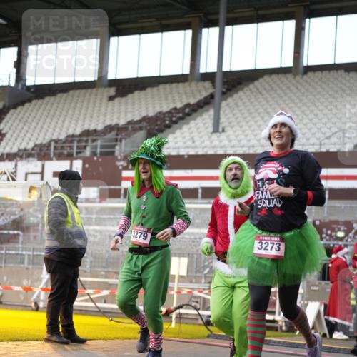 07.12.2025 - St. Pauli X-Mass-Run No. 15 Patografie http://msf.ph/oto/9373641 07.12.2025 12:05:05 Ziel 666, 860, 1304, 1444, 1445, 1446, 3268, 3273, 3279, 3372, 3569, 4748 meine-sportfotos.de