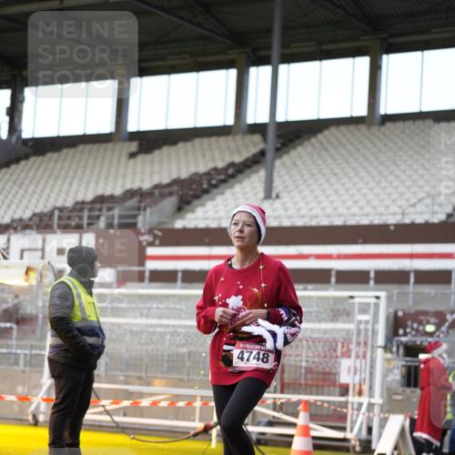 07.12.2025 - St. Pauli X-Mass-Run No. 15 Patografie http://msf.ph/oto/9373650 07.12.2025 12:05:07 Ziel 666, 860, 1304, 1444, 1445, 1446, 3268, 3273, 3279, 3372, 4748 meine-sportfotos.de