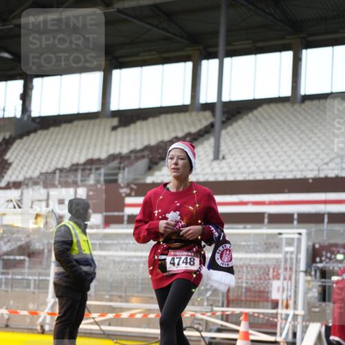 07.12.2025 - St. Pauli X-Mass-Run No. 15 Patografie http://msf.ph/oto/9373652 07.12.2025 12:05:07 Ziel 666, 860, 1304, 1444, 1445, 1446, 3268, 3273, 3279, 3372, 4748 meine-sportfotos.de