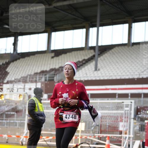 07.12.2025 - St. Pauli X-Mass-Run No. 15 Patografie http://msf.ph/oto/9373654 07.12.2025 12:05:07 Ziel 666, 860, 1304, 1444, 1445, 1446, 3268, 3273, 3279, 3372, 4748 meine-sportfotos.de