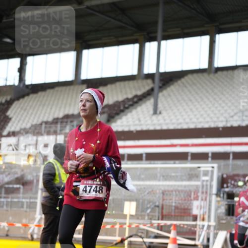 07.12.2025 - St. Pauli X-Mass-Run No. 15 Patografie http://msf.ph/oto/9373656 07.12.2025 12:05:07 Ziel 666, 860, 1304, 1444, 1445, 1446, 3268, 3273, 3279, 3372, 4748 meine-sportfotos.de