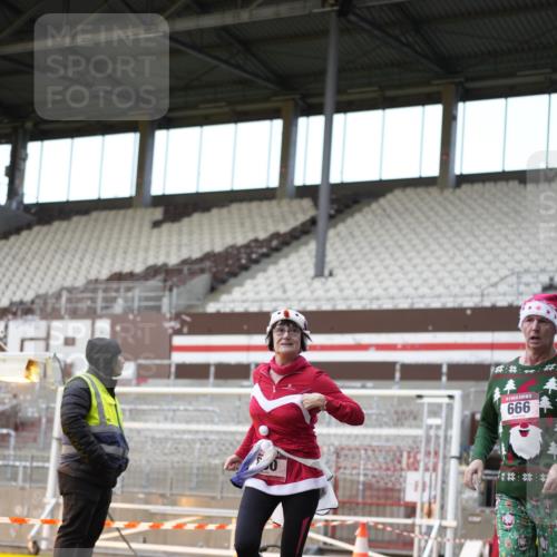 07.12.2025 - St. Pauli X-Mass-Run No. 15 Patografie http://msf.ph/oto/9373660 07.12.2025 12:05:09 Ziel 666, 860, 1304, 1444, 1445, 1446, 3268, 3273, 3279, 3372, 4748 meine-sportfotos.de