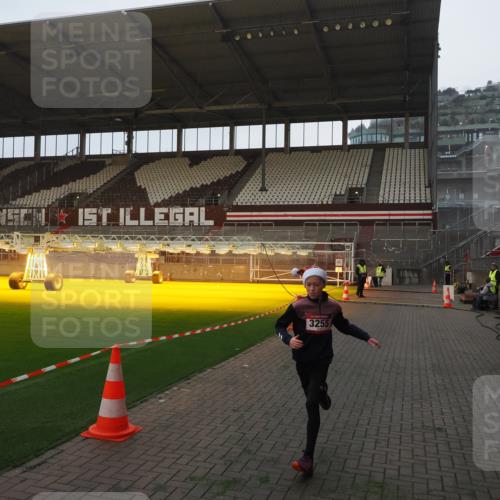 07.12.2025 - St. Pauli X-Mass-Run No. 15 Fabian Wolf http://msf.ph/oto/9373661 07.12.2025 09:56:30 Ziel 3255 meine-sportfotos.de
