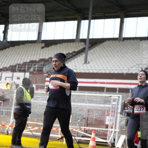 07.12.2025 - St. Pauli X-Mass-Run No. 15 Patografie http://msf.ph/oto/9373667 07.12.2025 12:05:15 Ziel 666, 860, 1244, 1303, 1304, 1444, 1445, 1446, 1781, 2227, 3268, 3273, 3279, 3372, 4719, 4748 meine-sportfotos.de
