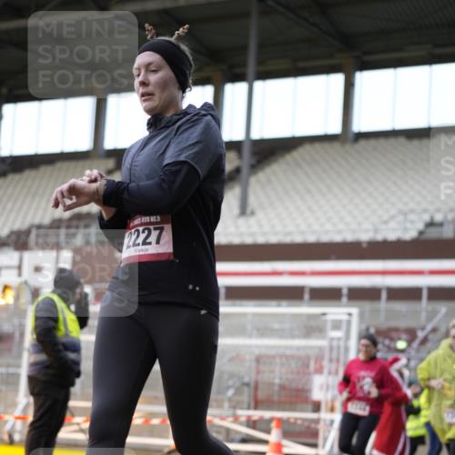 07.12.2025 - St. Pauli X-Mass-Run No. 15 Patografie http://msf.ph/oto/9373673 07.12.2025 12:05:15 Ziel 666, 860, 1244, 1303, 1304, 1444, 1445, 1446, 1781, 2227, 3268, 3273, 3279, 3372, 4719, 4748 meine-sportfotos.de