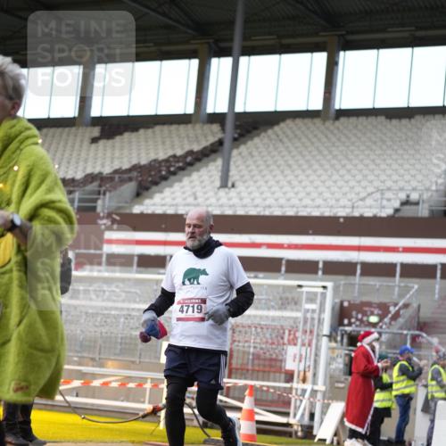 07.12.2025 - St. Pauli X-Mass-Run No. 15 Patografie http://msf.ph/oto/9373682 07.12.2025 12:05:18 Ziel 666, 860, 1244, 1303, 1304, 1446, 1781, 2227, 3268, 3273, 3279, 4719, 4748, 4789 meine-sportfotos.de