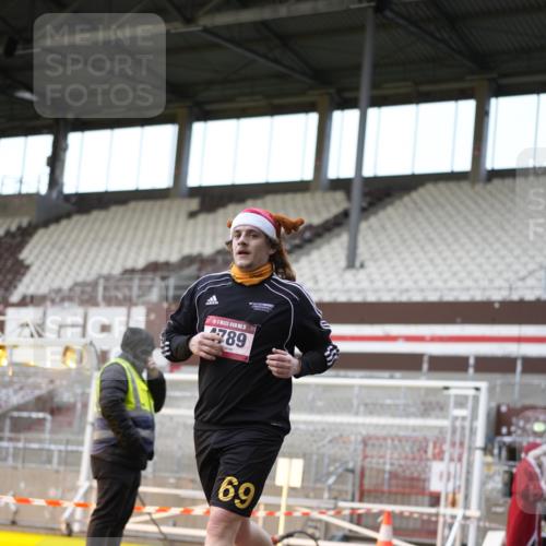 07.12.2025 - St. Pauli X-Mass-Run No. 15 Patografie http://msf.ph/oto/9373684 07.12.2025 12:05:22 Ziel 666, 860, 1244, 1303, 1781, 2227, 4719, 4729, 4748, 4787, 4788, 4789 meine-sportfotos.de