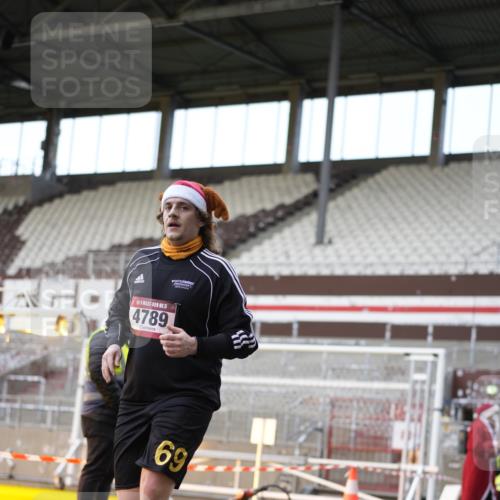 07.12.2025 - St. Pauli X-Mass-Run No. 15 Patografie http://msf.ph/oto/9373685 07.12.2025 12:05:22 Ziel 666, 860, 1244, 1303, 1781, 2227, 4719, 4729, 4748, 4787, 4788, 4789 meine-sportfotos.de