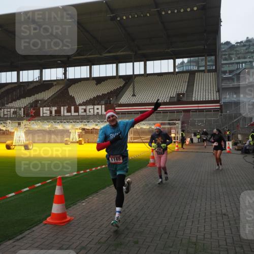 07.12.2025 - St. Pauli X-Mass-Run No. 15 Fabian Wolf http://msf.ph/oto/9373698 07.12.2025 09:56:44 Ziel 198, 662, 1116, 1165, 3255, 4208, 4209 meine-sportfotos.de