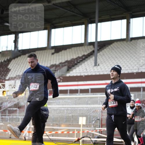 07.12.2025 - St. Pauli X-Mass-Run No. 15 Patografie http://msf.ph/oto/9373704 07.12.2025 12:05:46 Ziel 5, 6, 3106, 3107, 3137, 4176, 4307, 4326, 4327, 4357 meine-sportfotos.de