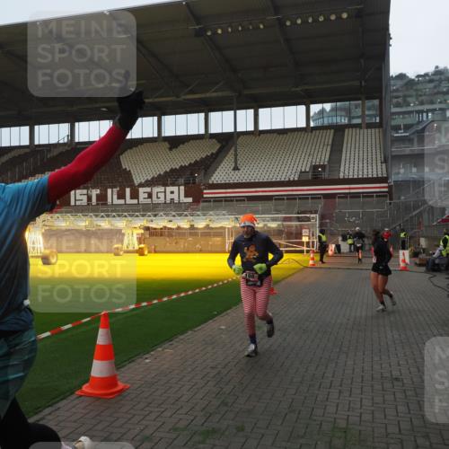 07.12.2025 - St. Pauli X-Mass-Run No. 15 Fabian Wolf http://msf.ph/oto/9373705 07.12.2025 09:56:45 Ziel 198, 662, 1116, 1165, 3255, 4208, 4209 meine-sportfotos.de