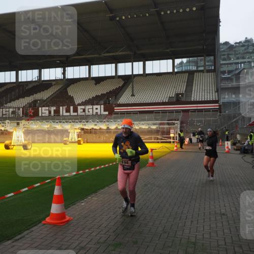 07.12.2025 - St. Pauli X-Mass-Run No. 15 Fabian Wolf http://msf.ph/oto/9373709 07.12.2025 09:56:45 Ziel 198, 662, 1116, 1165, 3255, 4208, 4209 meine-sportfotos.de