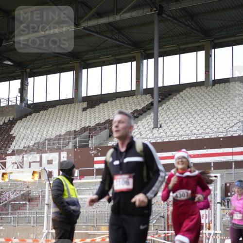 07.12.2025 - St. Pauli X-Mass-Run No. 15 Patografie http://msf.ph/oto/9373712 07.12.2025 12:05:47 Ziel 5, 6, 760, 768, 3106, 3107, 3137, 4176, 4307, 4326, 4327, 4357 meine-sportfotos.de