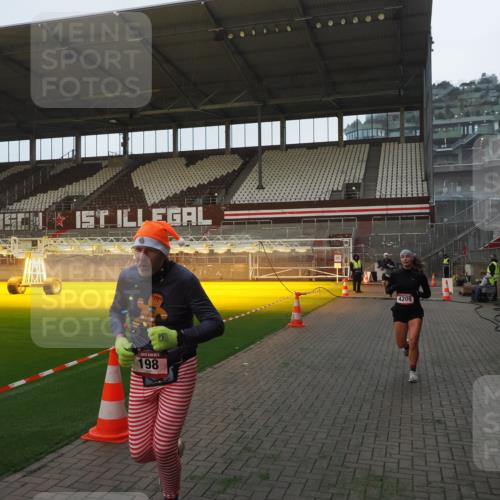 07.12.2025 - St. Pauli X-Mass-Run No. 15 Fabian Wolf http://msf.ph/oto/9373715 07.12.2025 09:56:46 Ziel 198, 662, 1116, 1165, 3255, 4208, 4209 meine-sportfotos.de